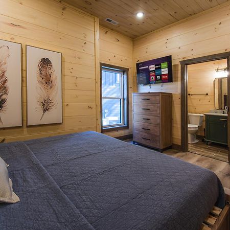 Luxury 12-Bedroom Cabin With Indoor Pool, Hot Tub & Movie Theater, Sleeps 36 Sevierville Exterior photo