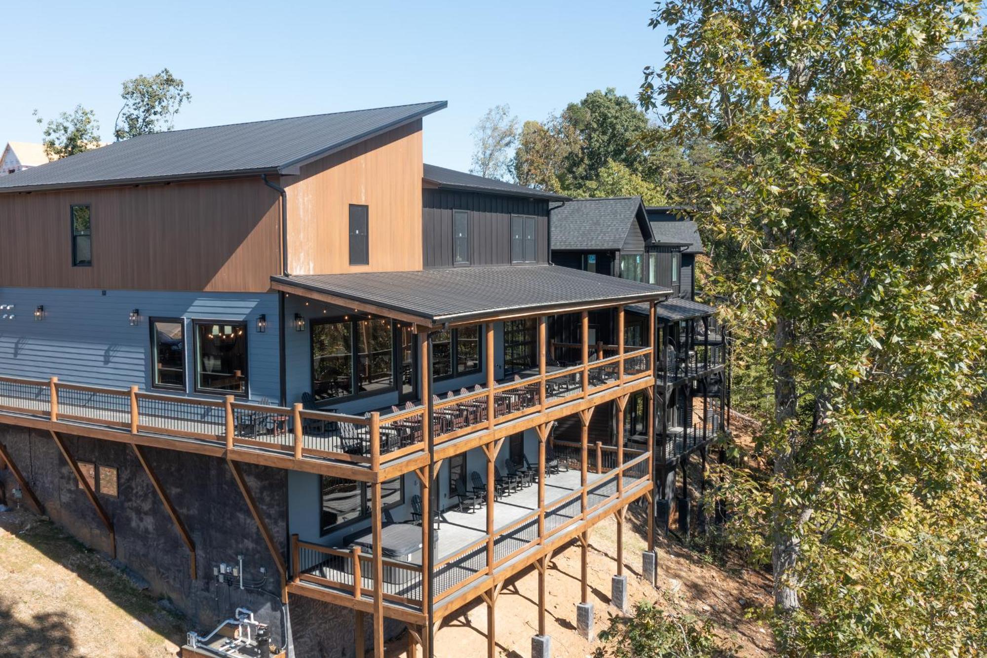 Luxury 12-Bedroom Cabin With Indoor Pool, Hot Tub & Movie Theater, Sleeps 36 Sevierville Exterior photo