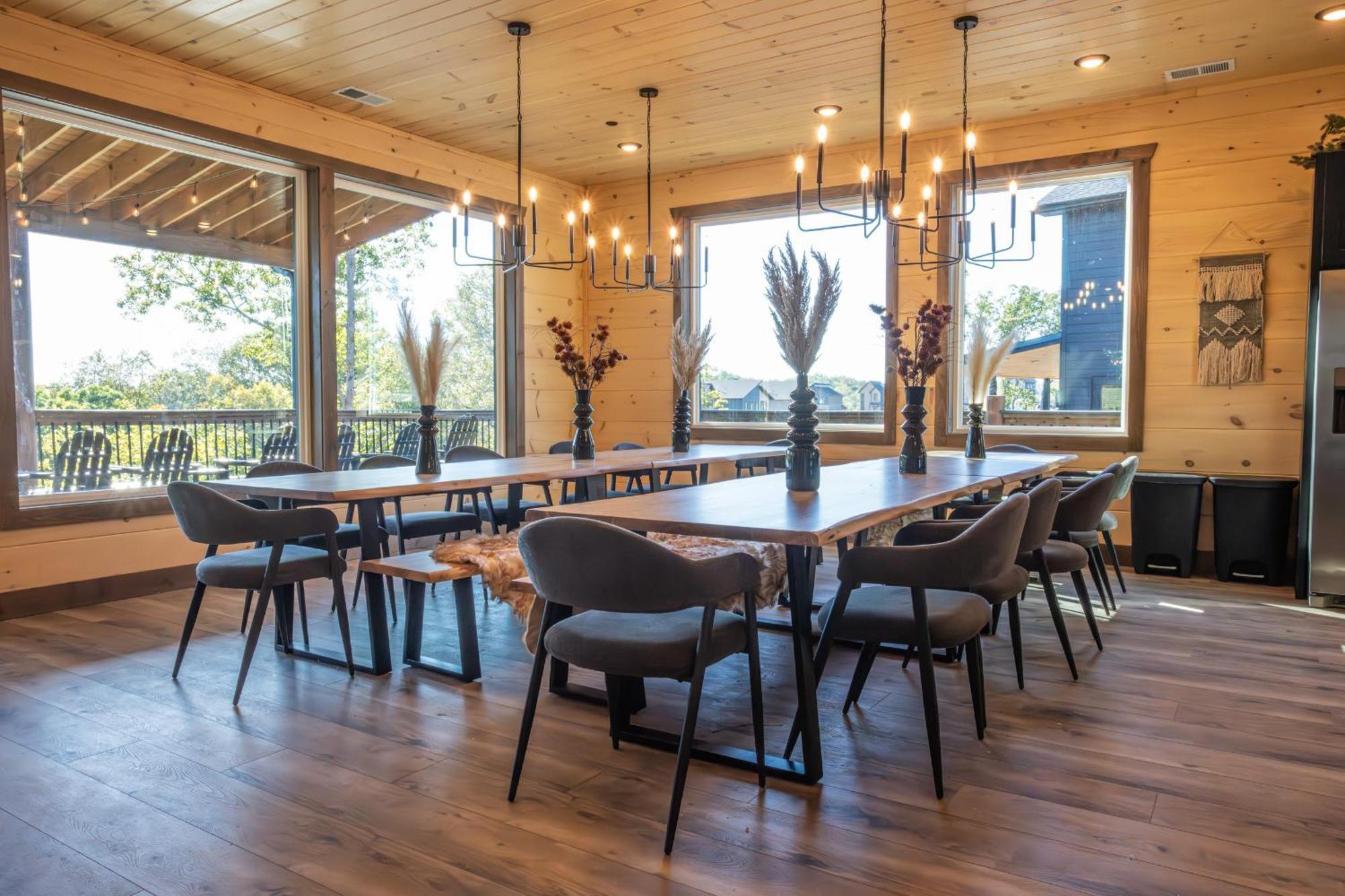 Luxury 12-Bedroom Cabin With Indoor Pool, Hot Tub & Movie Theater, Sleeps 36 Sevierville Exterior photo
