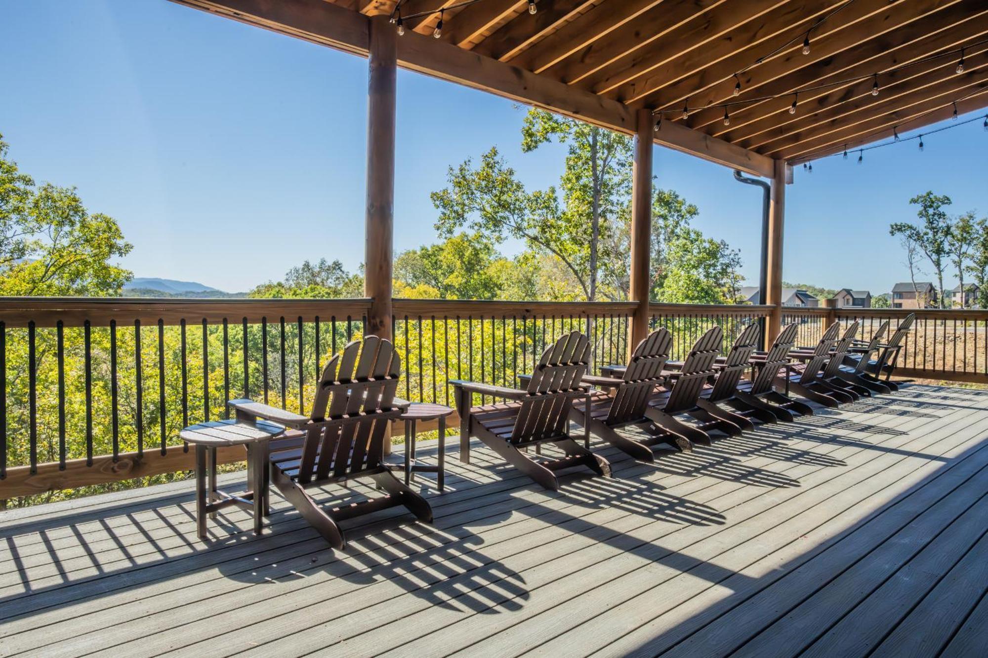 Luxury 12-Bedroom Cabin With Indoor Pool, Hot Tub & Movie Theater, Sleeps 36 Sevierville Exterior photo