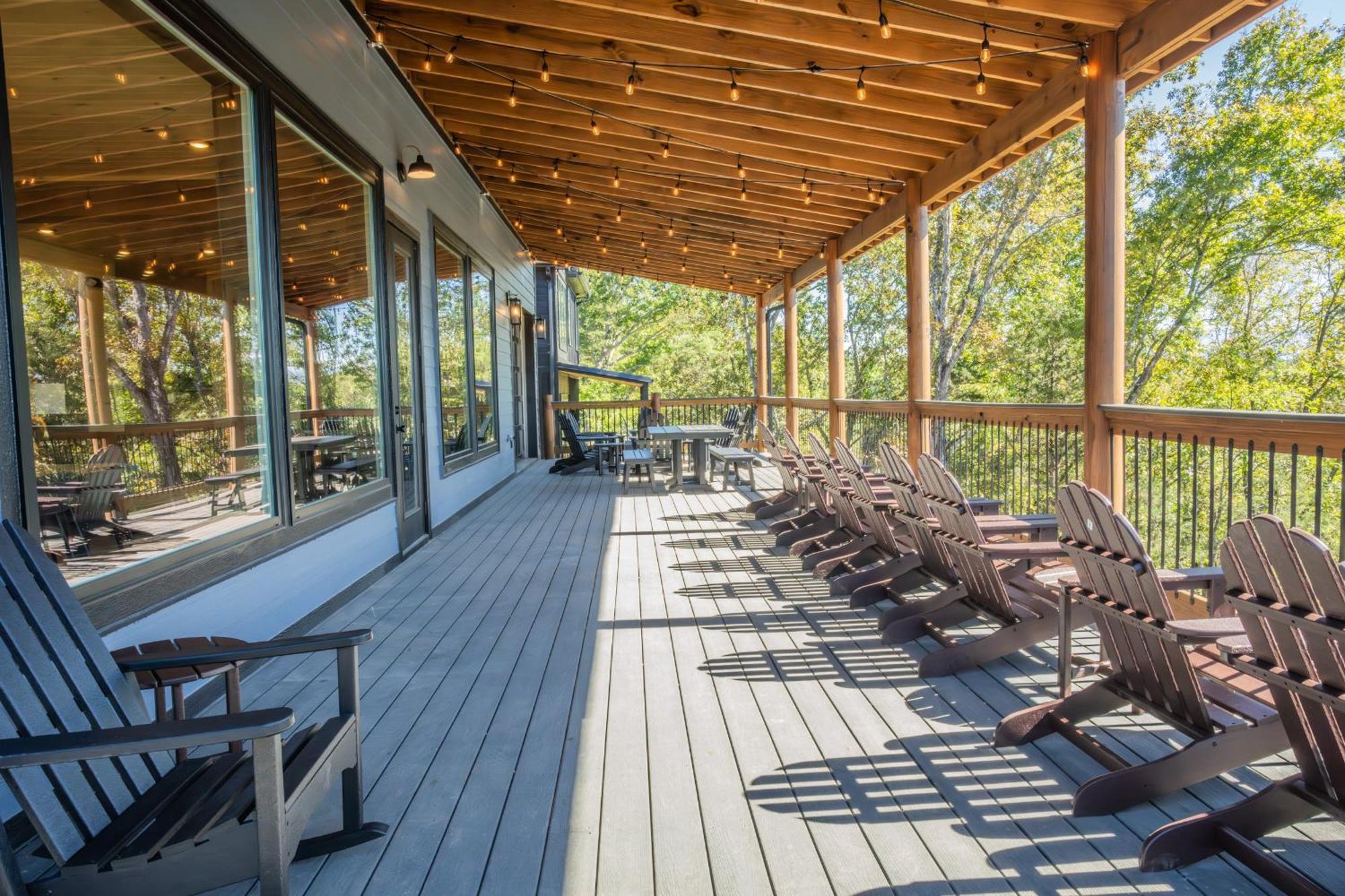 Luxury 12-Bedroom Cabin With Indoor Pool, Hot Tub & Movie Theater, Sleeps 36 Sevierville Exterior photo