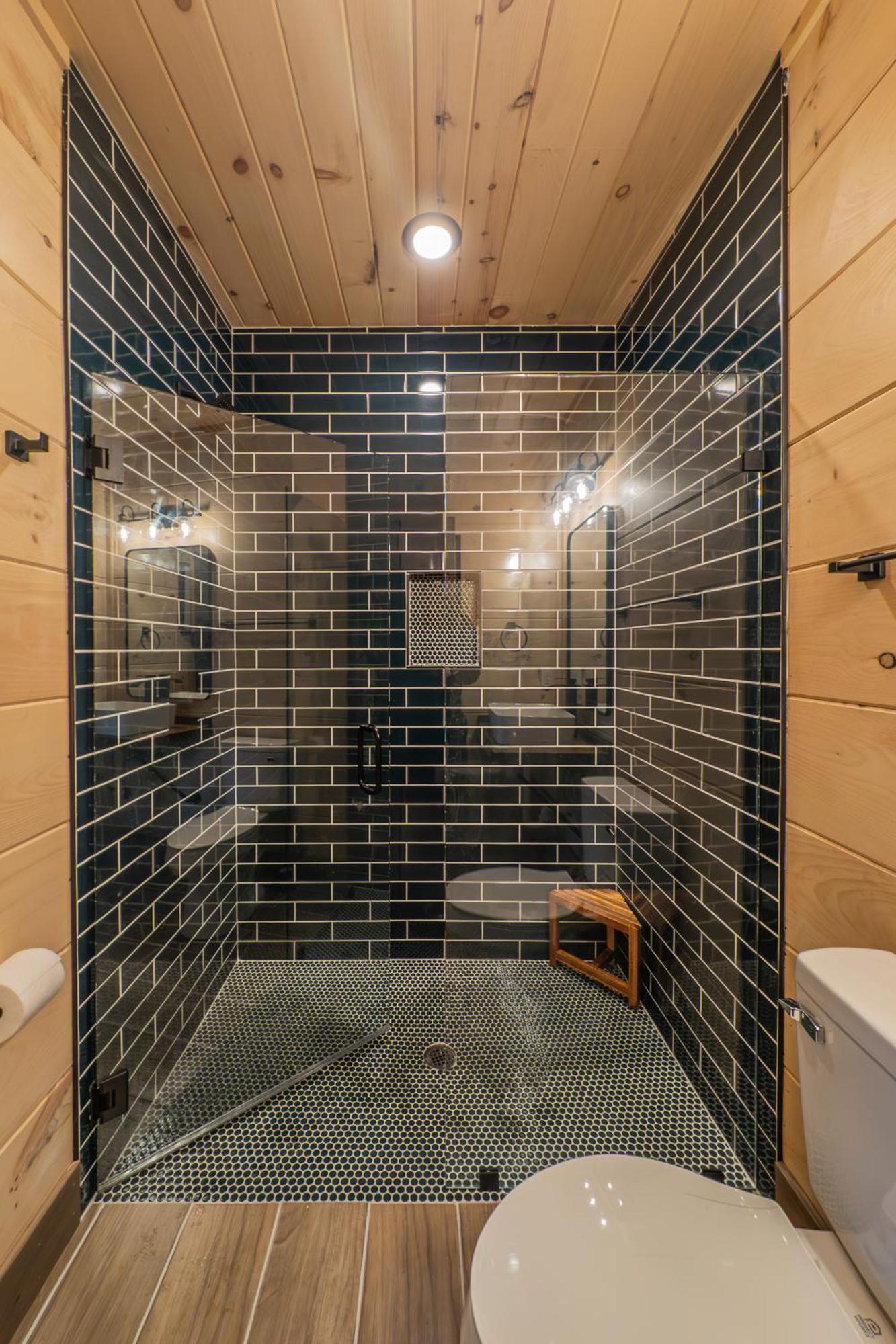 Luxury 12-Bedroom Cabin With Indoor Pool, Hot Tub & Movie Theater, Sleeps 36 Sevierville Exterior photo