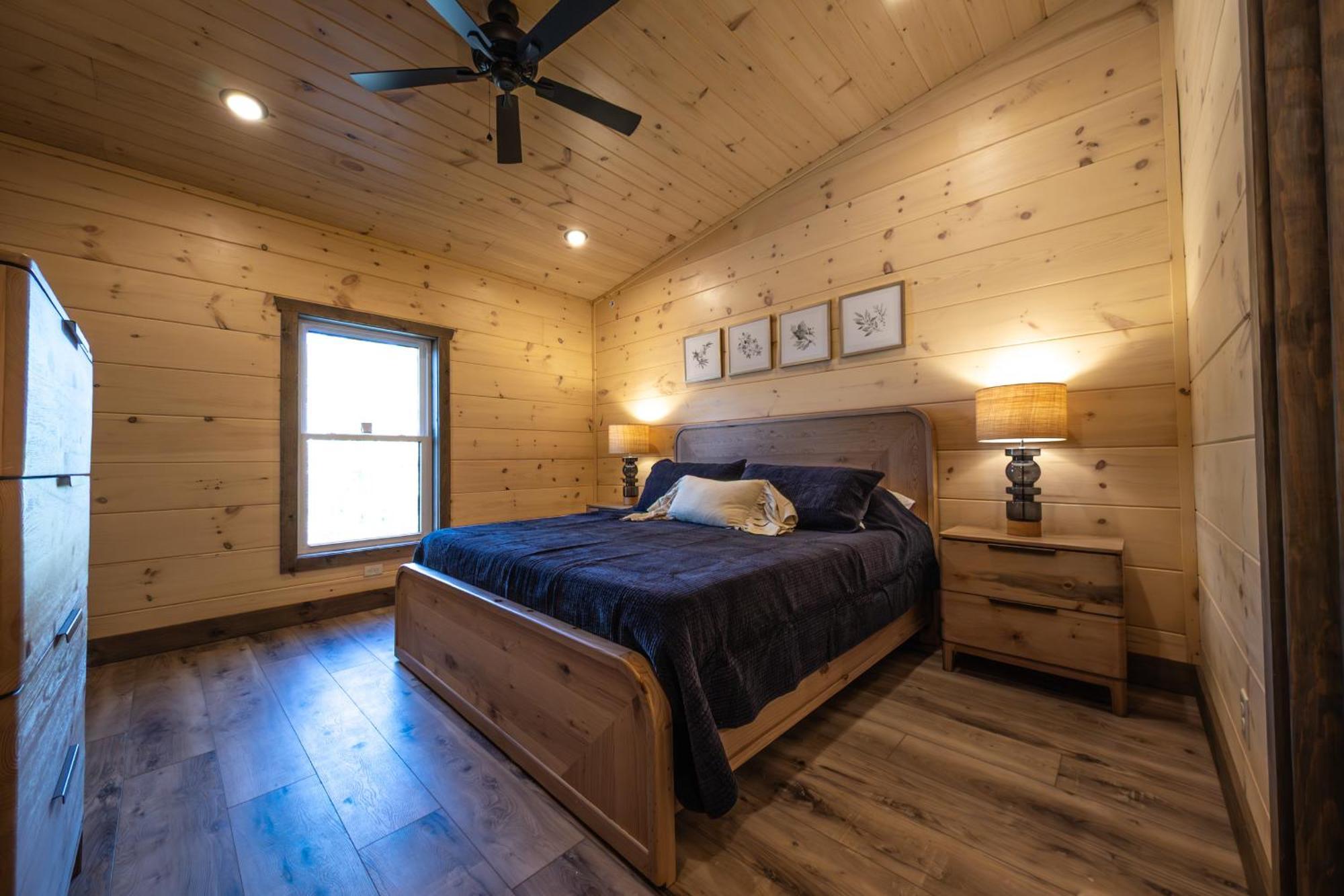 Luxury 12-Bedroom Cabin With Indoor Pool, Hot Tub & Movie Theater, Sleeps 36 Sevierville Exterior photo