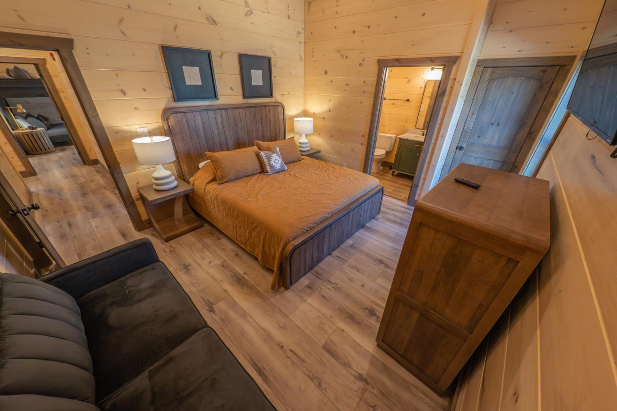 Luxury 12-Bedroom Cabin With Indoor Pool, Hot Tub & Movie Theater, Sleeps 36 Sevierville Exterior photo