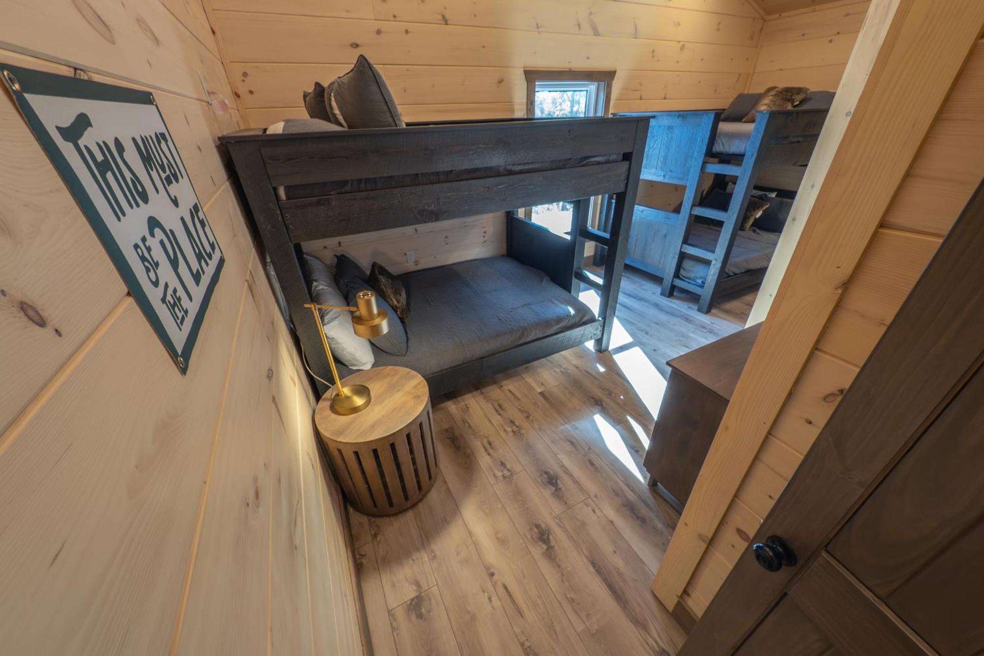 Luxury 12-Bedroom Cabin With Indoor Pool, Hot Tub & Movie Theater, Sleeps 36 Sevierville Exterior photo