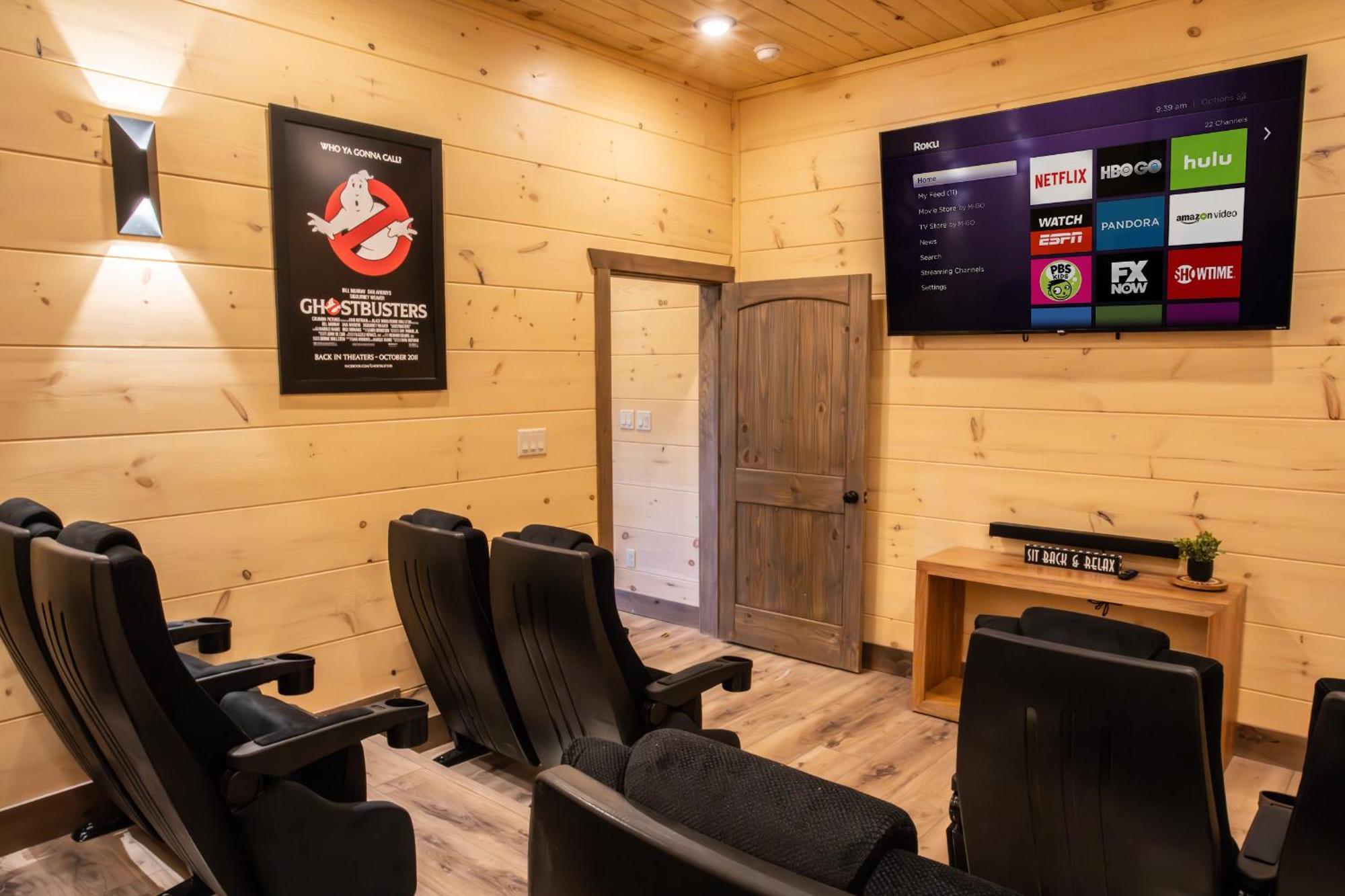 Luxury 12-Bedroom Cabin With Indoor Pool, Hot Tub & Movie Theater, Sleeps 36 Sevierville Exterior photo