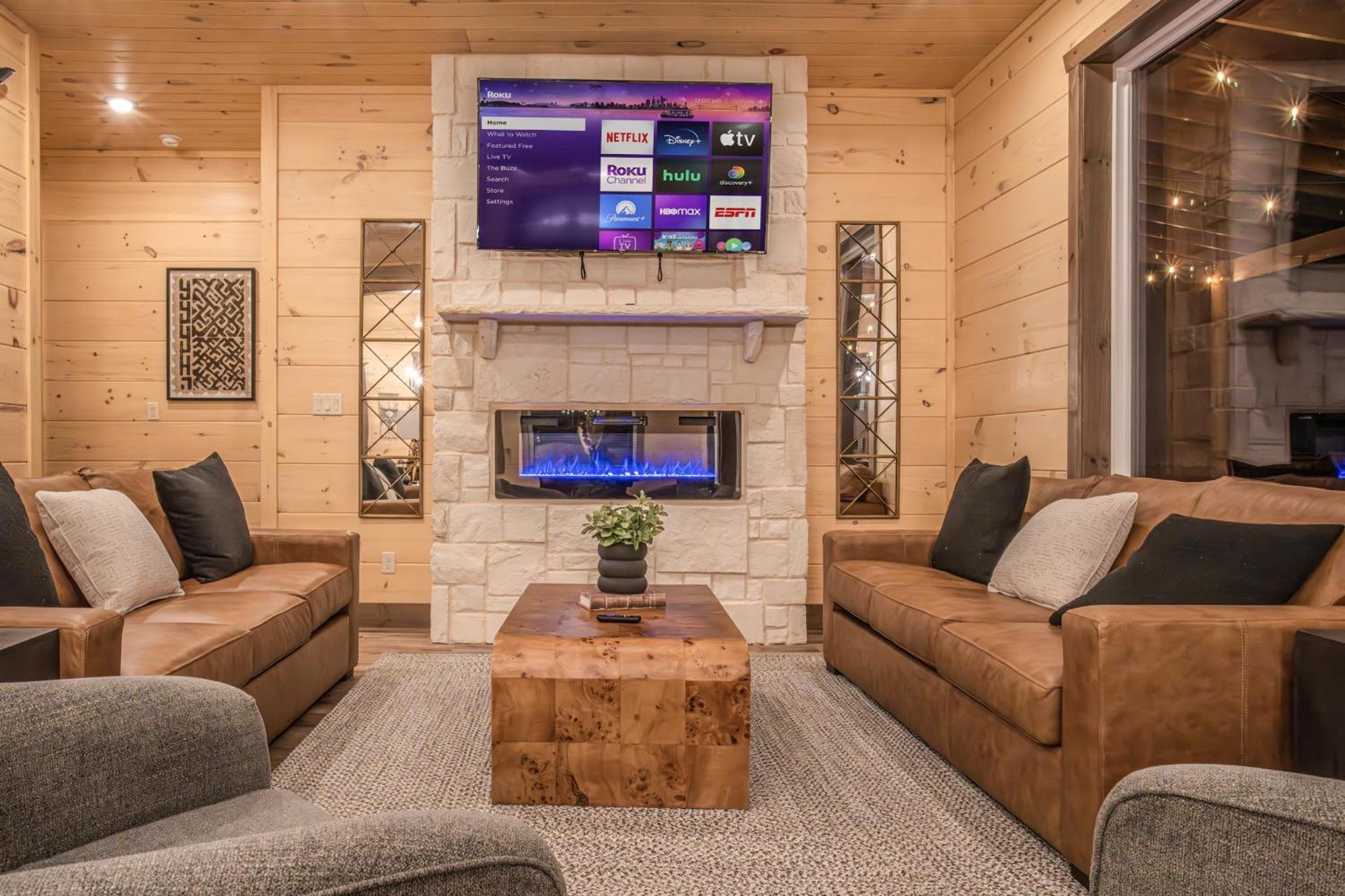 Luxury 12-Bedroom Cabin With Indoor Pool, Hot Tub & Movie Theater, Sleeps 36 Sevierville Exterior photo