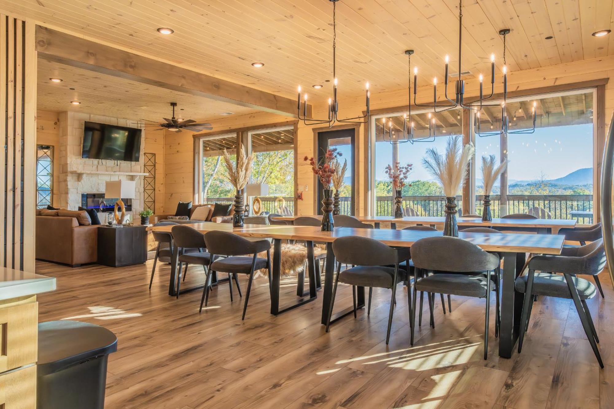 Luxury 12-Bedroom Cabin With Indoor Pool, Hot Tub & Movie Theater, Sleeps 36 Sevierville Exterior photo
