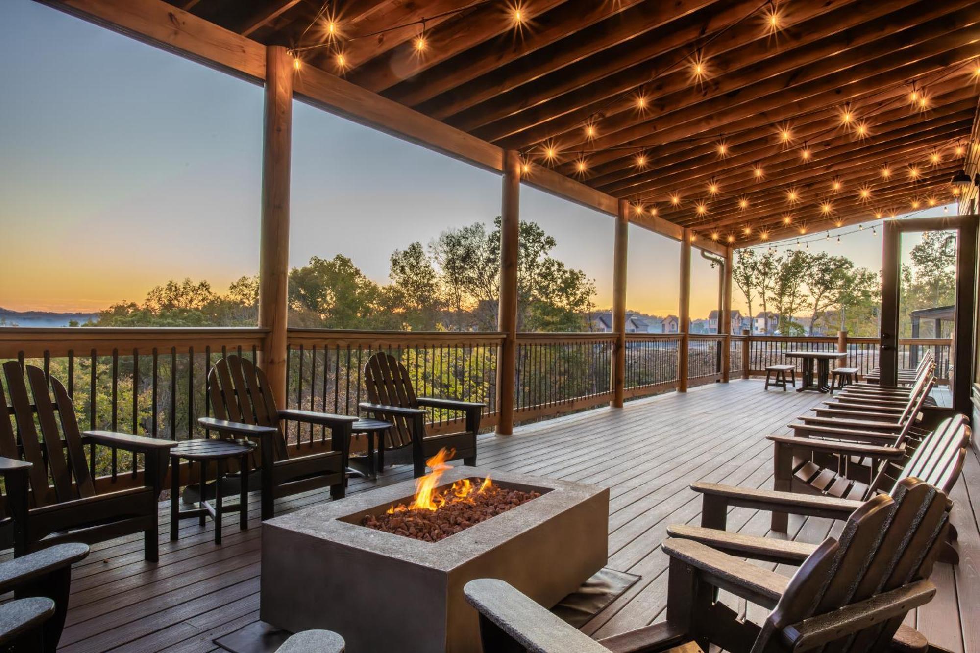 Luxury 12-Bedroom Cabin With Indoor Pool, Hot Tub & Movie Theater, Sleeps 36 Sevierville Exterior photo